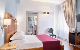 La Via Del Porto Charme Rooms